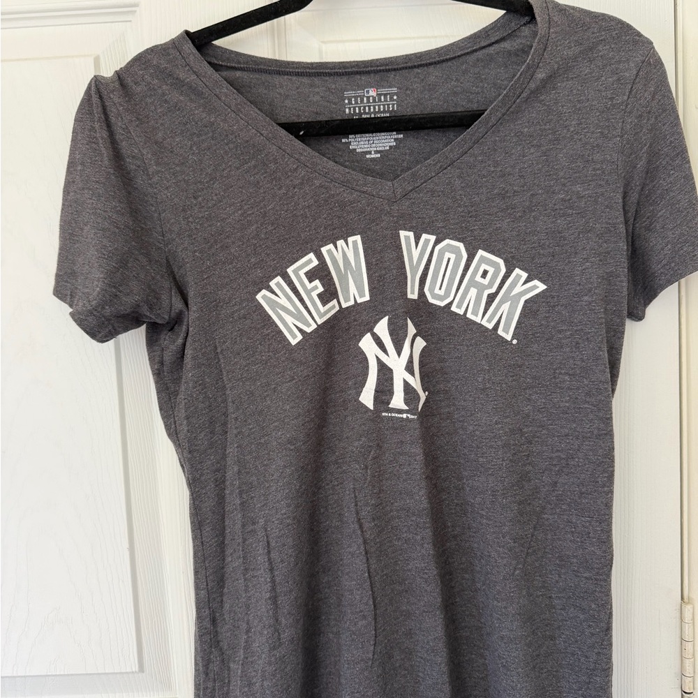 5th & Ocean Women's Charcoal V-Neck Tee with New York Logo